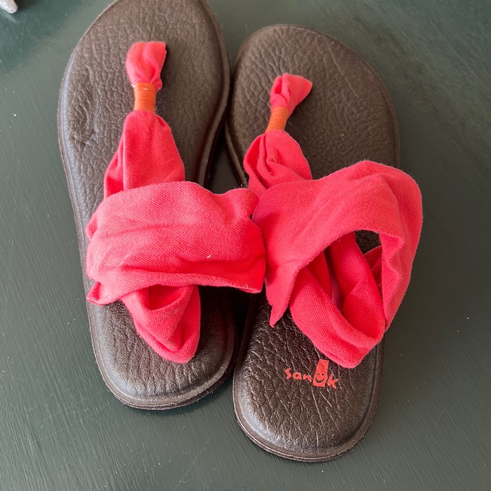 Women’s sanuk sandals. Size 7.